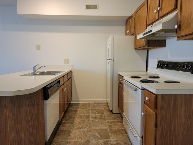 Building Photo - 685 Brunnerville Rd