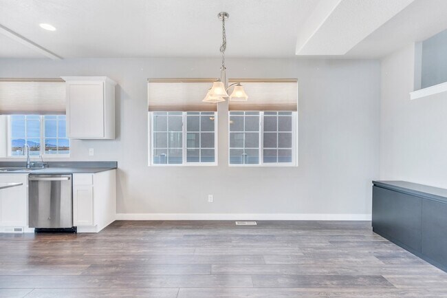 Building Photo - 5749 W Osprey Dr