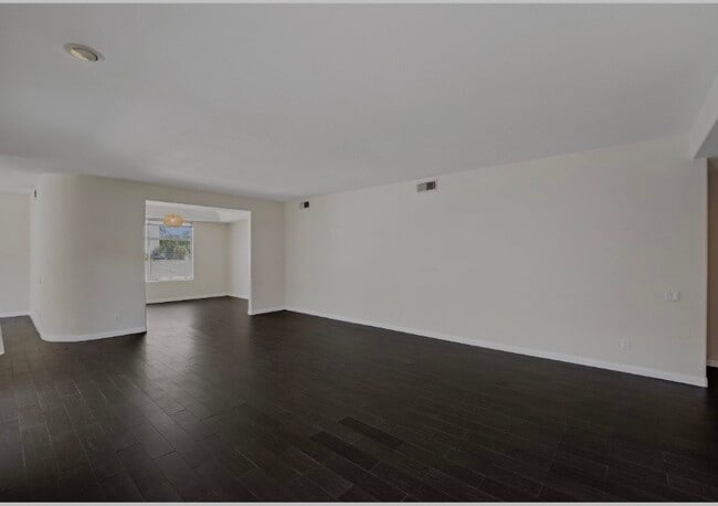 Building Photo - 4313 Van Nuys Blvd