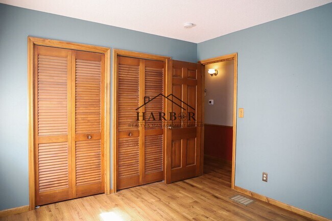 Foto del edificio - 3504 Ogden Ct NE