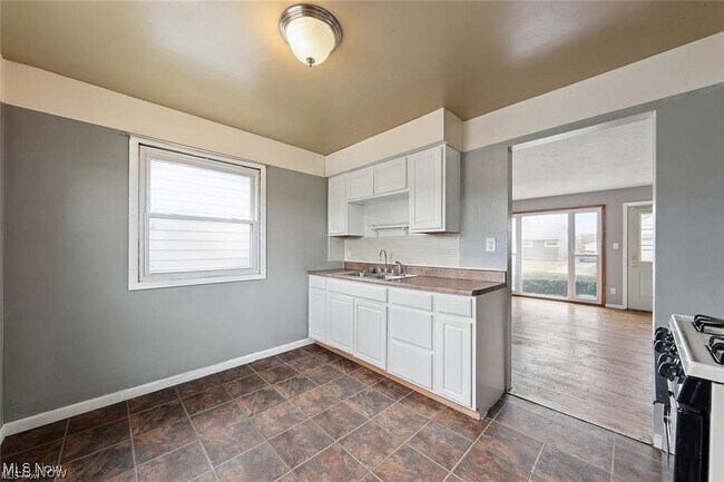 Building Photo - 12214 Woodward Blvd