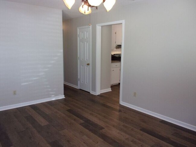 Building Photo - Off McConnells Hwy 3 Bedroom 1 Bath Brick ...