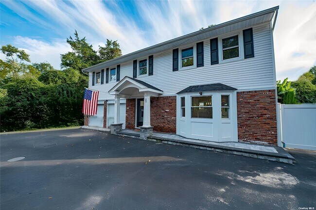 Building Photo - 850 St Johnland Rd