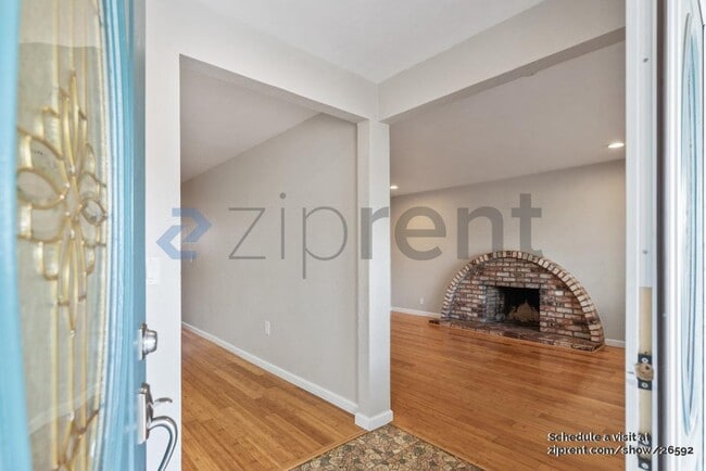 Building Photo - 1872 Anne Marie Ct