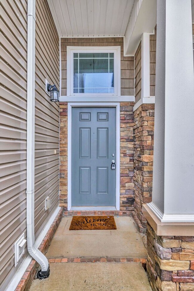 Foto del edificio - Move-in Ready Townhome in heart of Spring Hill