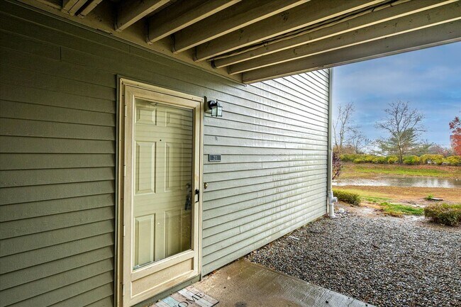 Foto del edificio - 211 Ravens Crest Dr