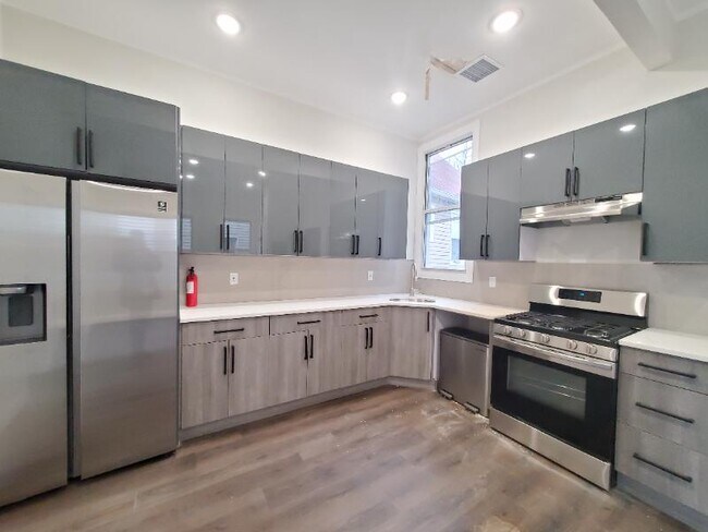 Building Photo - 289 Van Nostrand Ave