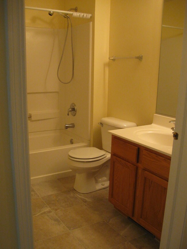 Building Photo - 331 Abington Woods Dr