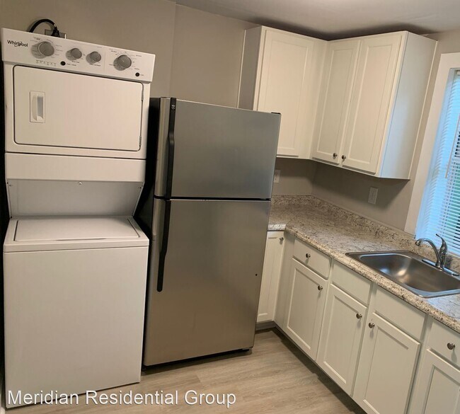 Building Photo - 2 br, 1 bath House - 3528 Admiral Dr A