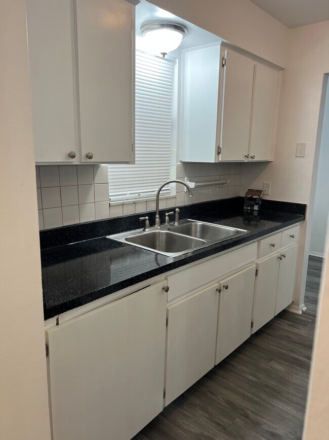 Foto del edificio - 5521 Bay Blvd