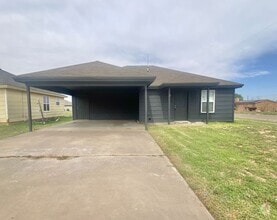 Building Photo - 802 Vanda Ave