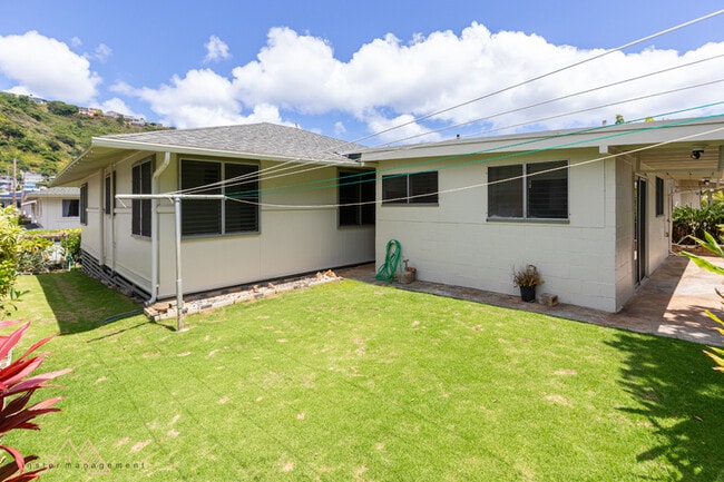 Building Photo - 1878A Mahana St