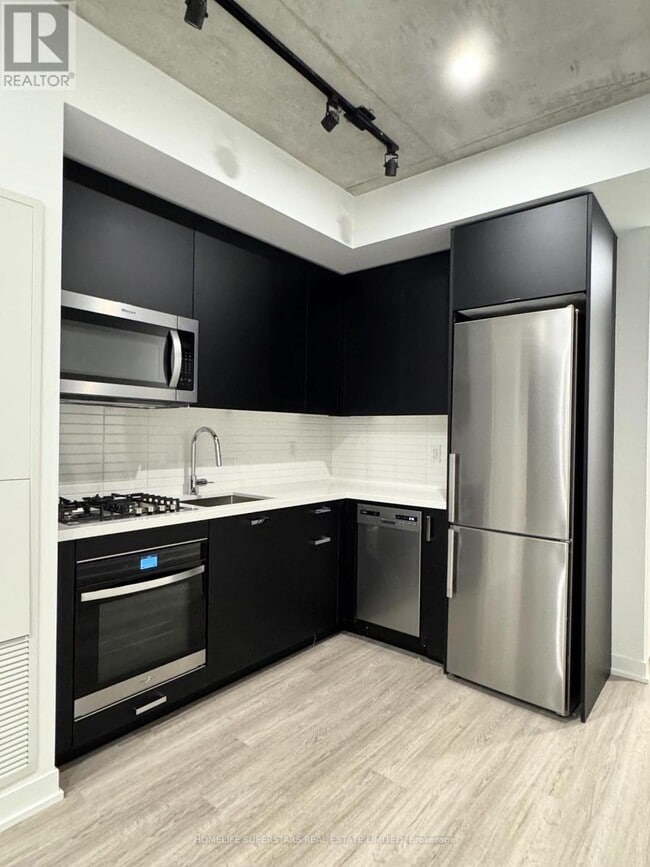 Building Photo - 195 McCaul St