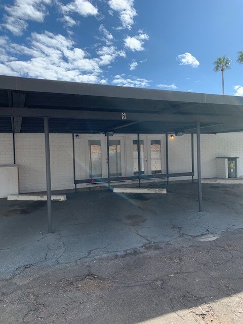 Building Photo - Stunning 2 bedroom 2 bathroom fully remodeled