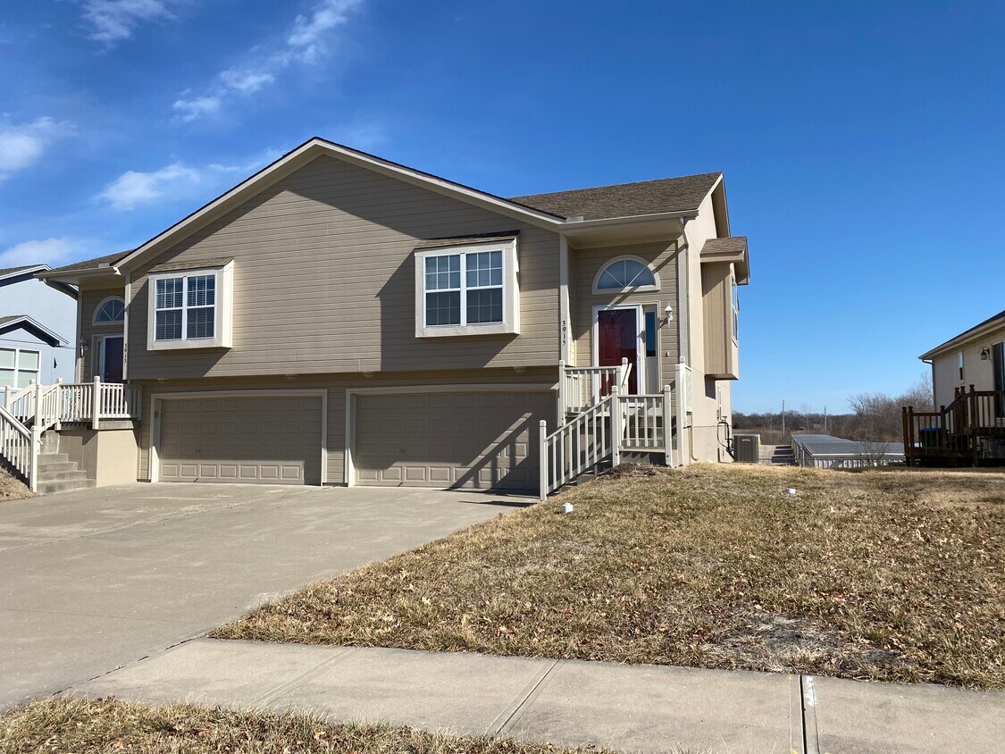 Exterior - 3915 SW Chartwell Ct