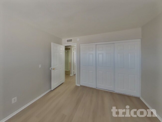 Foto del edificio - 7331 W Mountain View Rd