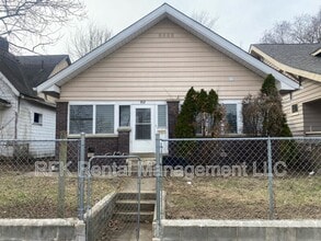 Building Photo - 802 N Gray St