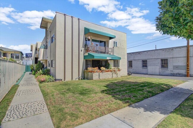 Building Photo - 8821 Alcott St
