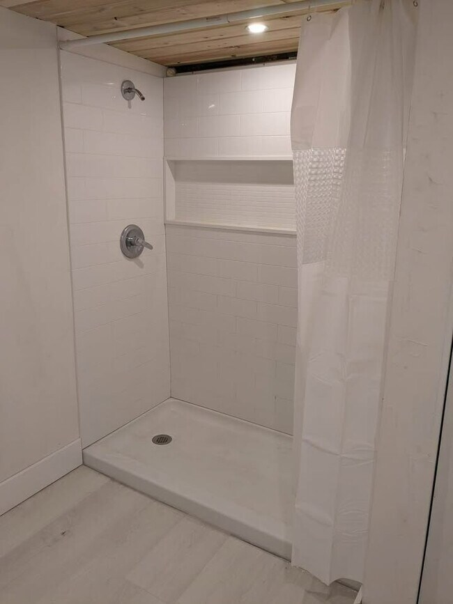 Foto del edificio - 605 NE 27th St