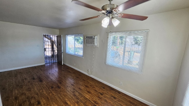 Building Photo - 3021 Carmona Ave