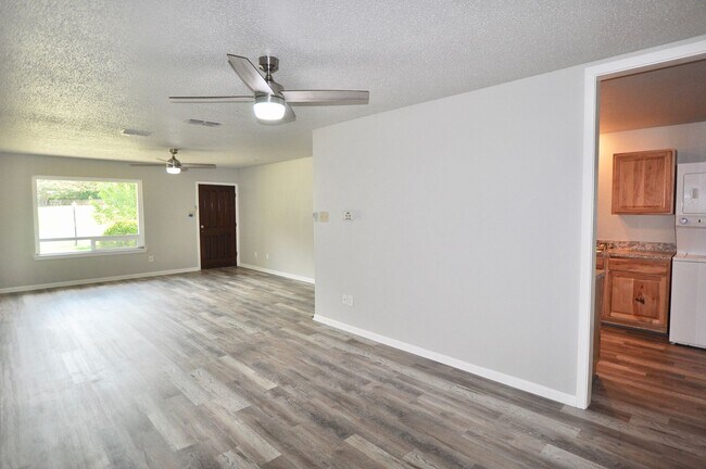 Building Photo - COMING SOON! FOR LEASE! Nice Remodeled - 3...