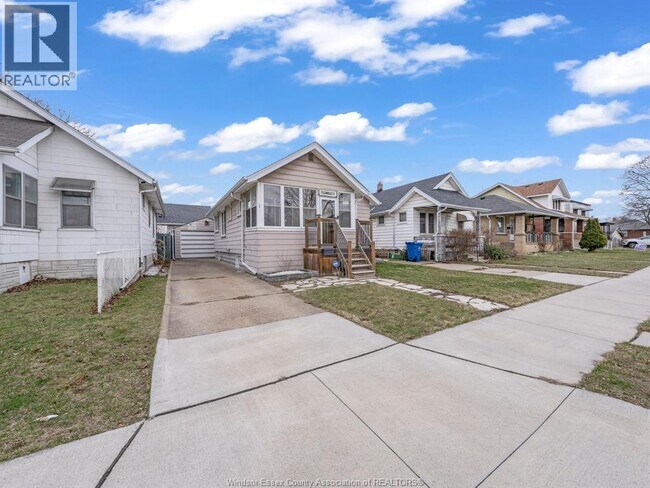 Building Photo - 410 Foch Ave