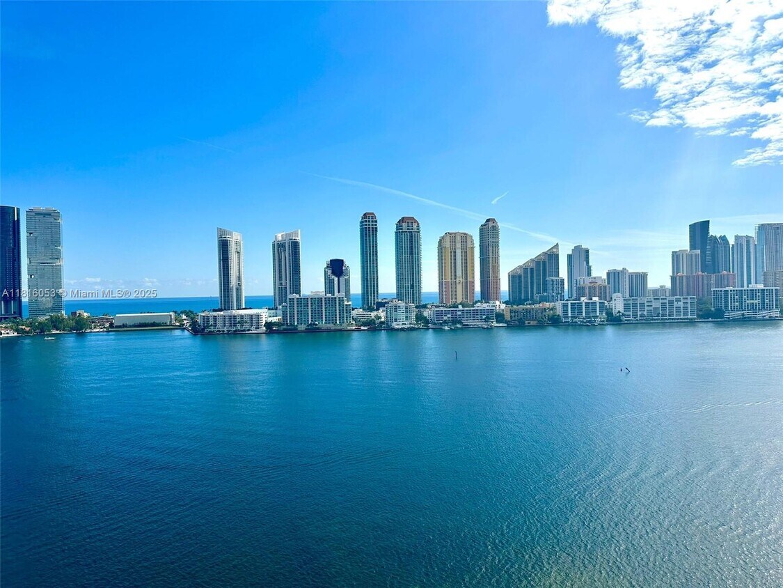 Foto principal - 5000 Island Estates Dr