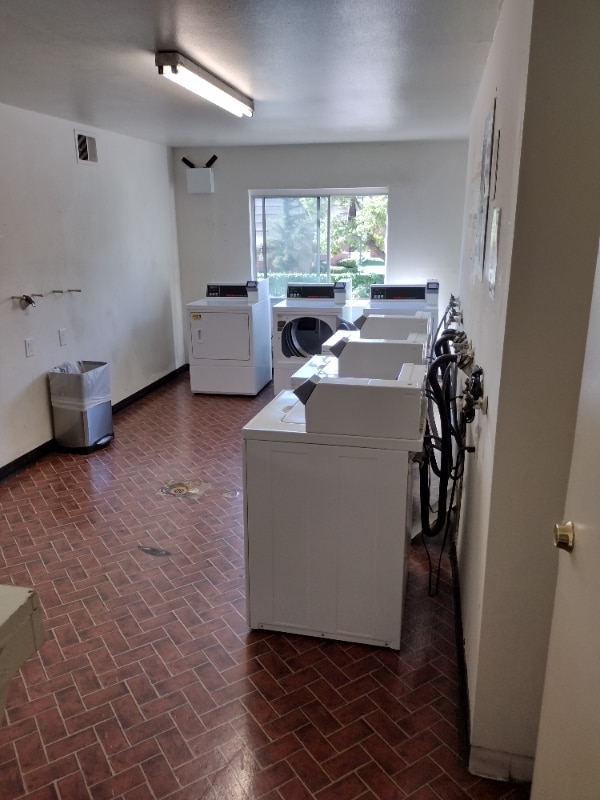 Building Photo - 5460 White Oak Ave