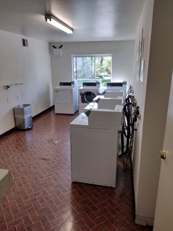 Foto del edificio - 5460 White Oak Ave