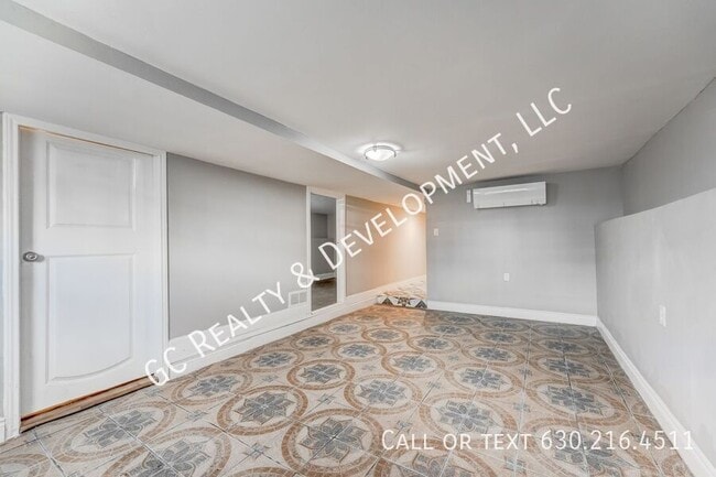 Building Photo - 2519 N Hamlin Ave