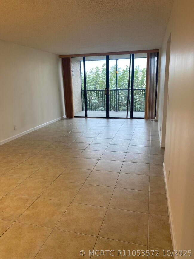 Building Photo - 17 Royal Palm Way