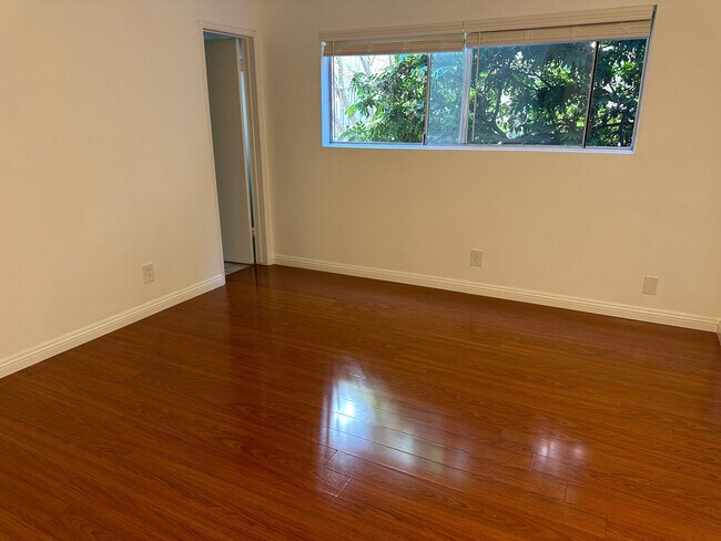 02 - Dormitorio principal - Vista principal - 1831 Barry Ave