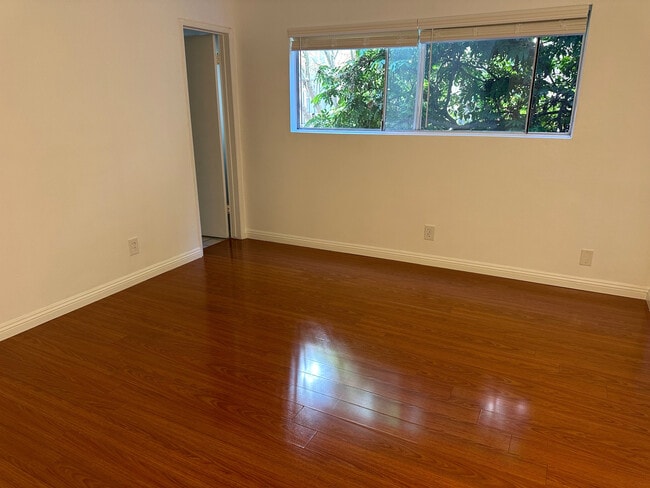 02 - Master Bedroom - Main View - 1831 Barry Ave