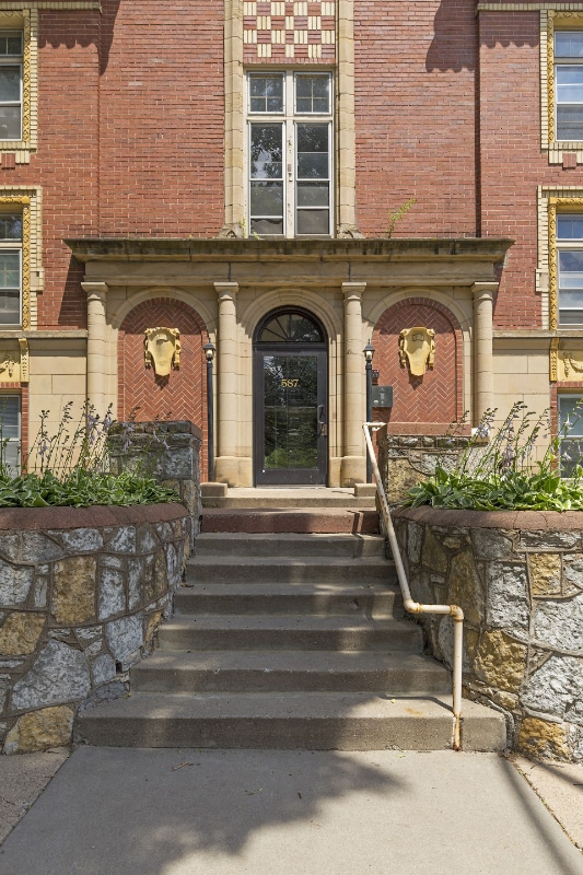Building Photo - 587 Grand Ave