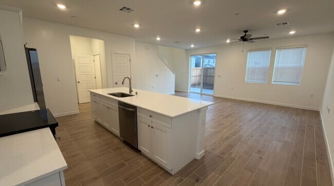 Building Photo - $2,650 Plum Tree, Move in Bonus $500 / Clovis Ave. & Shepherd, New 3 Bd House, Clovis, Heritage G...