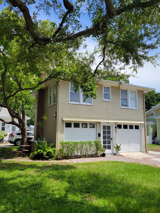 Your own carriage house rental. - 703 Bay Ave