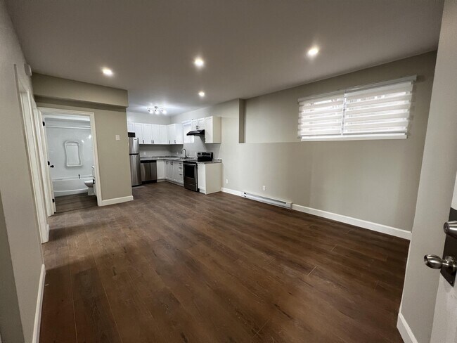 Building Photo - 142 Almac