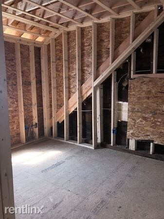 Building Photo - 5 br, 3 bath  - 33 Robbins Street #2