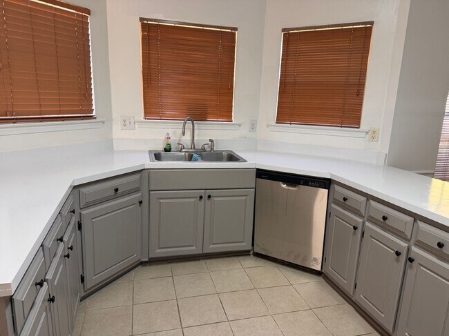 Building Photo - 11993 Red Ivy Ln