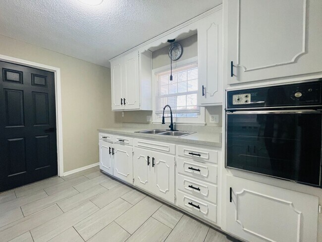 Foto del edificio - Stunning 3 Bedroom House with Deposit Alte...