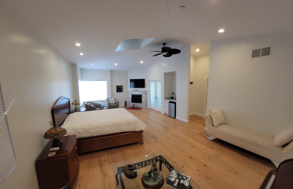 Master Suite - 410 Miramar Dr