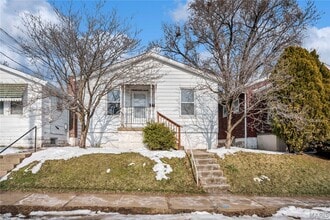 Building Photo - 3915 Schiller Pl
