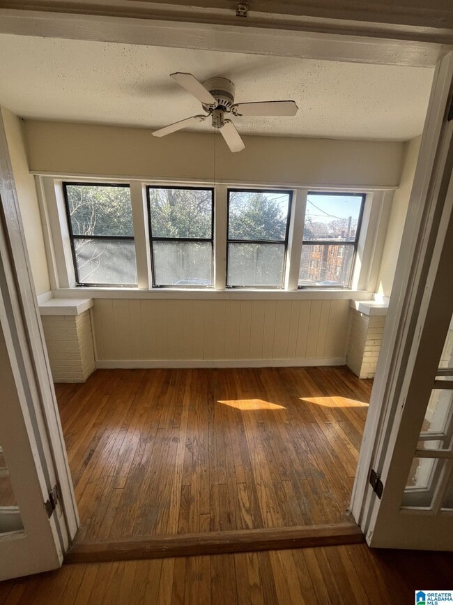 Building Photo - 915 40th St S