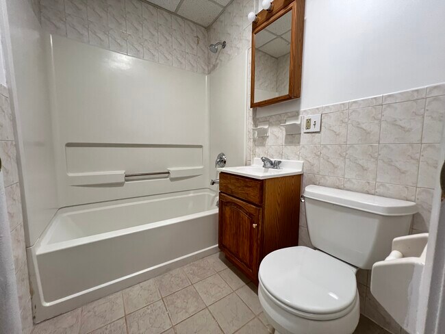 175 W 48th St 11 - 181 W 48th St