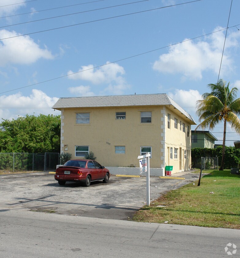 Primary Photo - 2217 NW 8th St