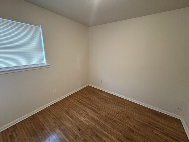 Foto del edificio - 5708 N Detroit Ave