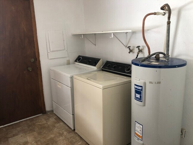 Building Photo - 1725 NE Valley Rd