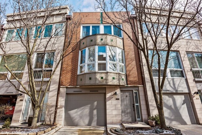 Building Photo - 2675 N Greenview Ave