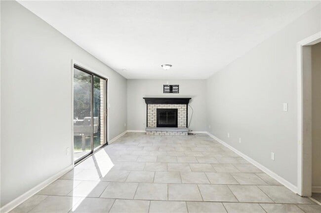 Building Photo - 4935 Cambridge Dr