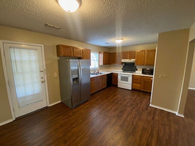 Foto del edificio - 320 E Evergreen Ln
